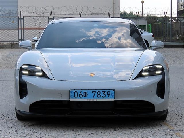 2022 Porsche Taycan GTS
