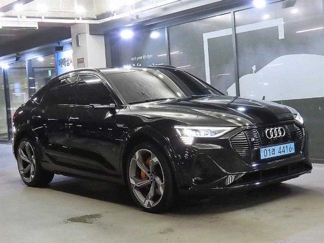 2024 Audi e-tron S 스포트백