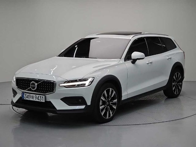 2025 Volvo V60 크로스 컨트리 2세대 2.0 B5 AWD