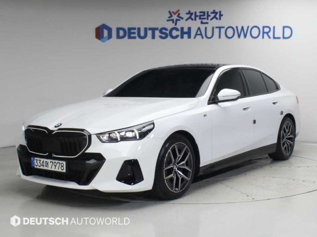 2025 BMW 5 Series (G60) 520i M 스포츠