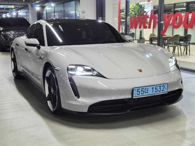 2022 Porsche Taycan 베이스 퍼포먼스 베터리 플러스