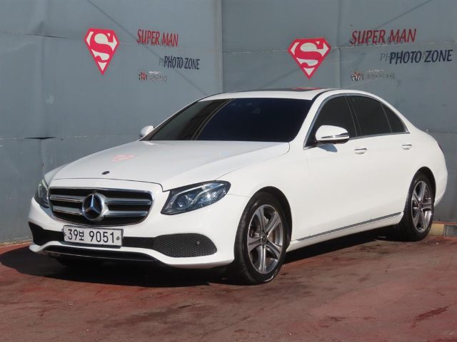 2018 Mercedes-Benz E-Class W213 E300 4MATIC 익스클루시브
