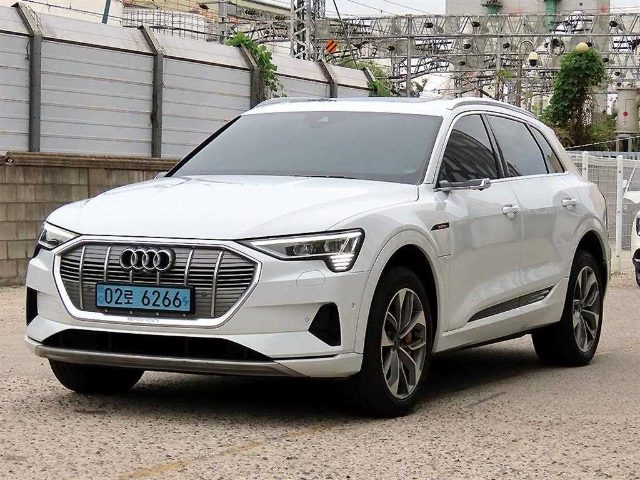 2020 Audi e-tron 55 콰트로
