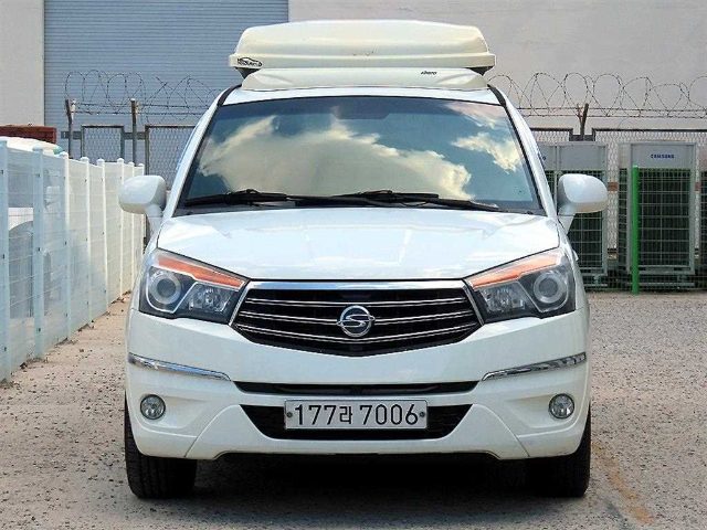 2014 KG Mobility Korando Turismo 4WD GT 9인승