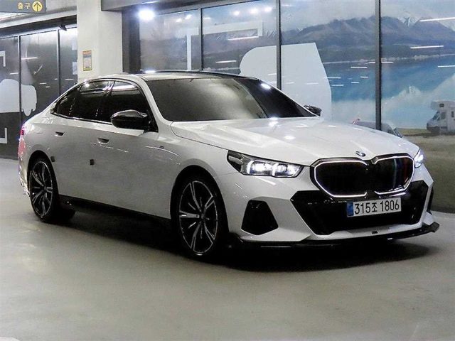 2023 BMW 5 Series (G60) 530i xDrive M 스포츠