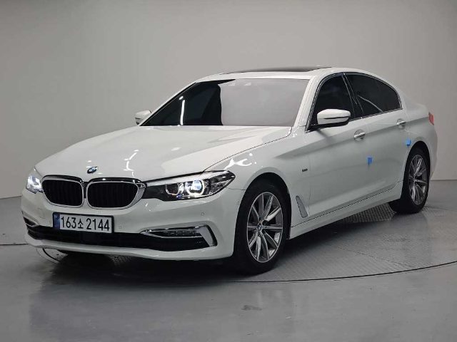 2018 BMW 5 Series (G30) 520i 럭셔리