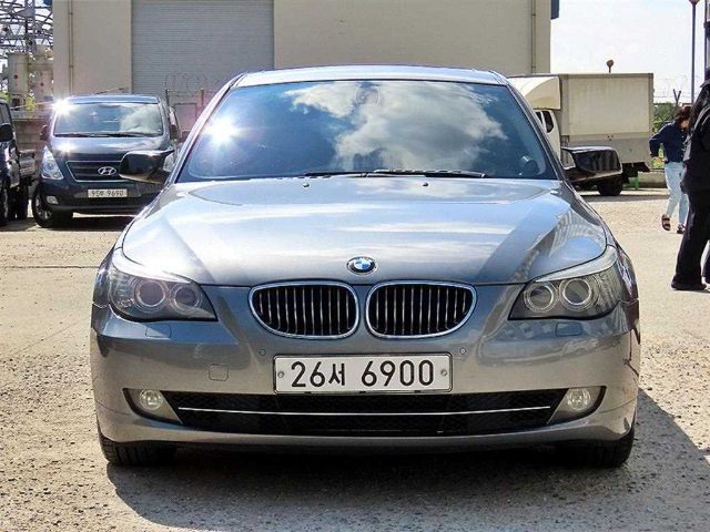 2009 BMW 5 Series (E60) 528i