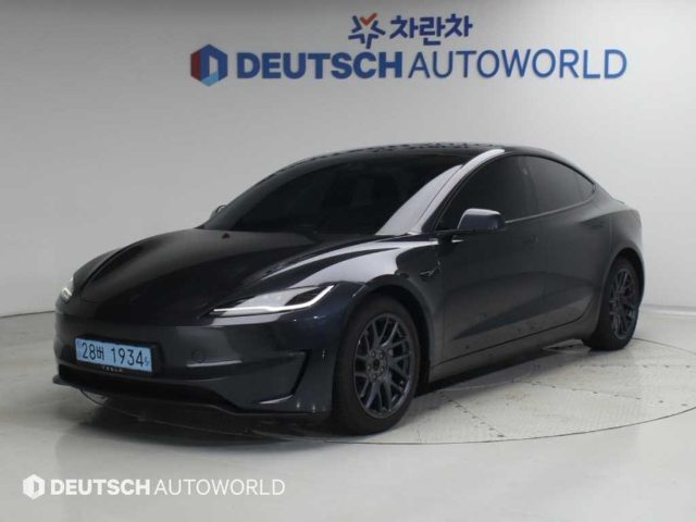 2025 Tesla Model 3 RWD