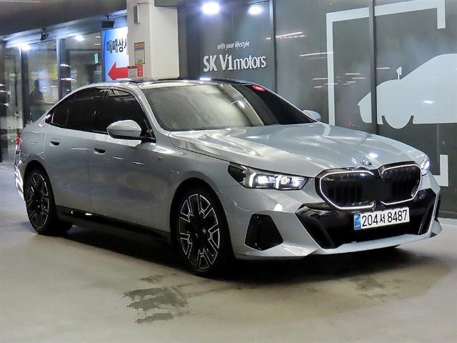 2024 BMW 5 Series (G60) 530e M 스포츠 프로