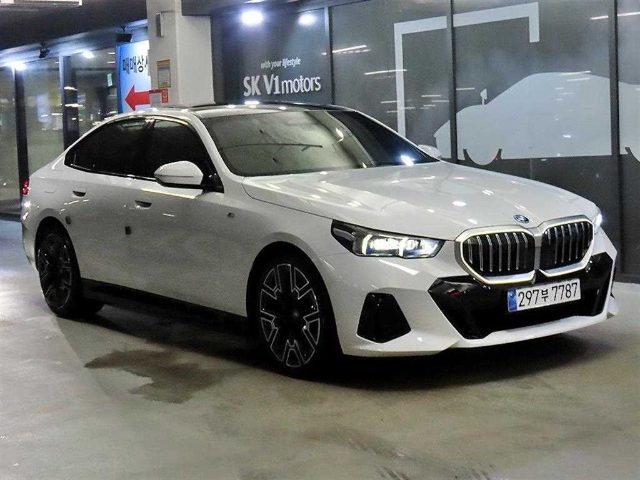 2024 BMW 5 Series (G60) 530e M 스포츠