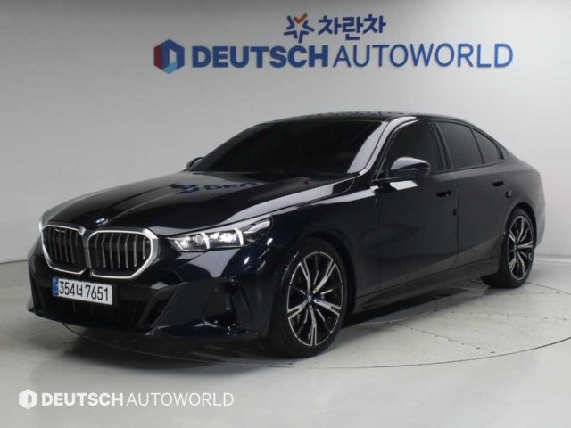 2025 BMW 5 Series (G60) 530i xDrive M 스포츠