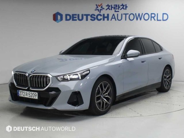 2024 BMW 5 Series (G60) 520i M 스포츠