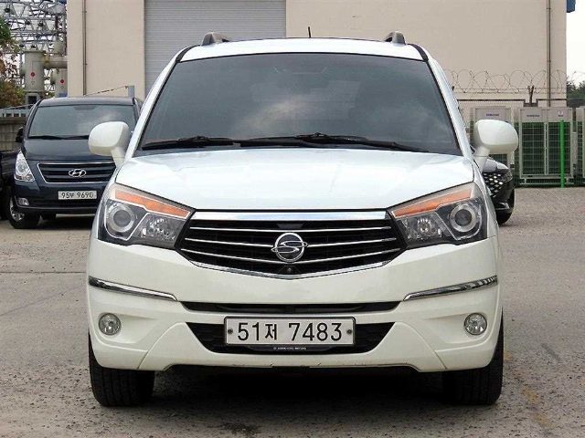 2015 KG Mobility Korando Turismo 4WD RX 9인승