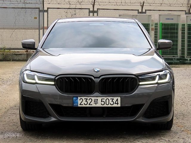 2021 BMW 5 Series (G30) 530e M 스포츠