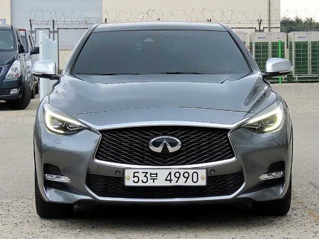 2018 Infiniti Q30 2.0 프리미엄 시티 블랙