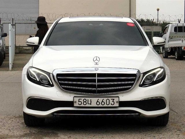 2017 Mercedes-Benz E-Class W213 E220d 4MATIC 익스클루시브