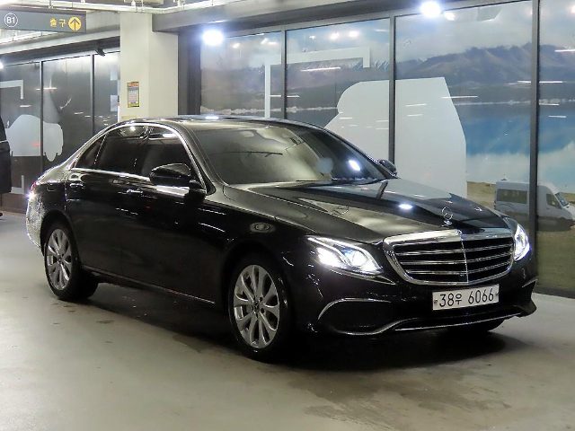 2018 Mercedes-Benz E-Class W213 E300 4MATIC 익스클루시브