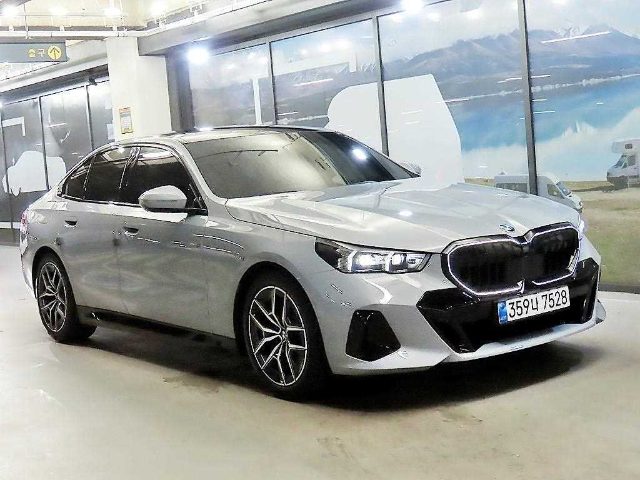 2025 BMW 5 Series (G60) 520i 스페셜 에디션