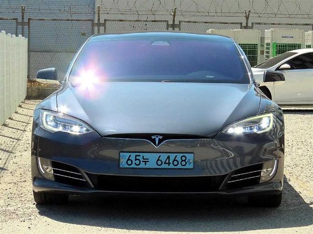 2018 Tesla Model S 90D