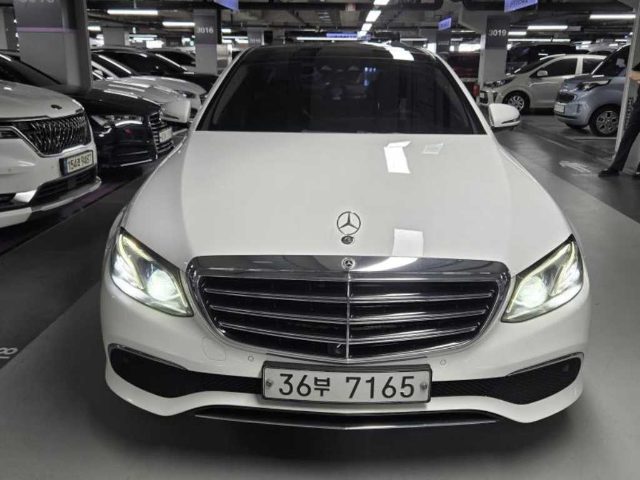 2019 Mercedes-Benz E-Class W213 E300 4MATIC 아방가르드