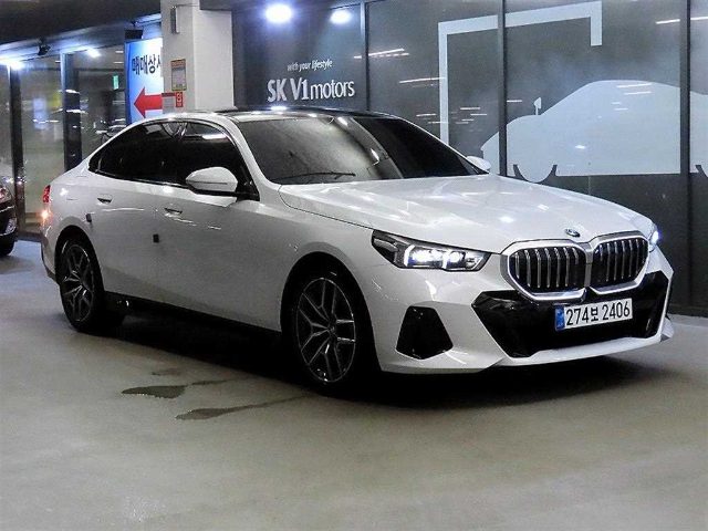 2025 BMW 5 Series (G60) 520i M 스포츠