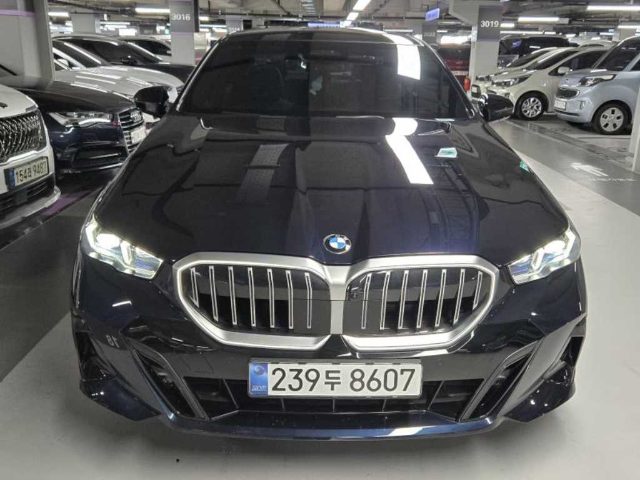 2025 BMW 5 Series (G60) 530i xDrive M 스포츠