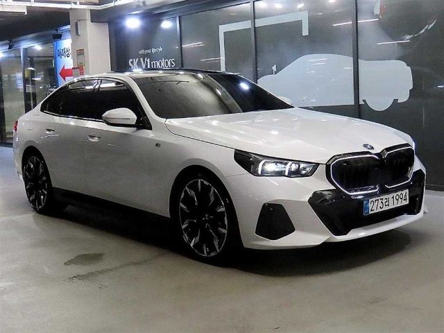 2025 BMW 5 Series (G60) 550e xDrive M 스포츠 프로