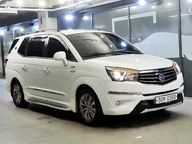 2016 KG Mobility Korando Turismo 4WD TX 9인승