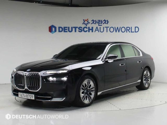 2023 BMW 7 Series (G70) 740i sDrive M 스포츠