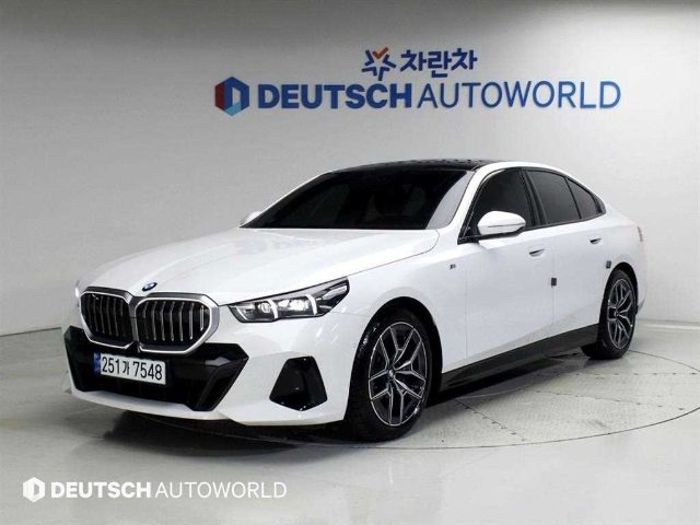 2024 BMW 5 Series (G60) 520i M 스포츠