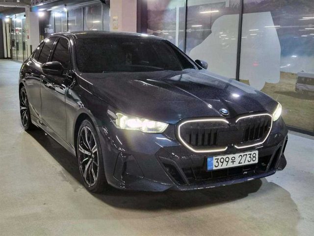 2025 BMW 5 Series (G60) 530i xDrive M 스포츠