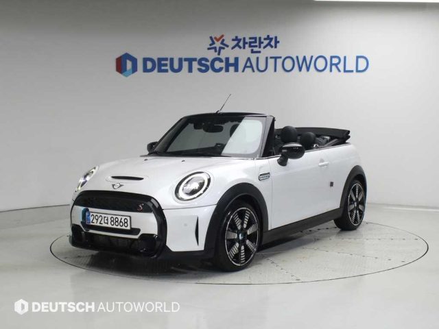 2023 MINI Cooper 컨버터블 사이드워크