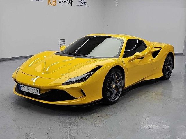 2021 Ferrari F8 스파이더 3.9 V8