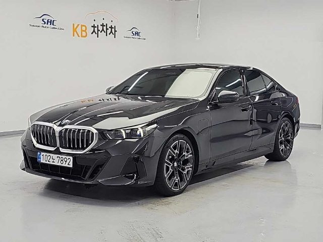 2026 BMW 5 Series (G60) 530e xDrive M 스포츠