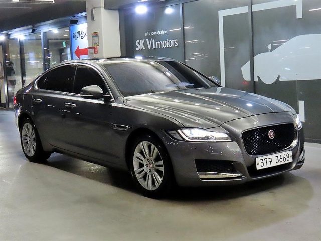 2017 Jaguar XF (X260) 2.0D 포트폴리오