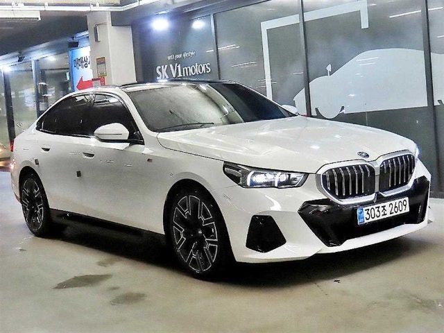 2025 BMW 5 Series (G60) 530e xDrive M 스포츠