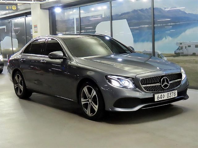 2016 Mercedes-Benz E-Class W213 E300 4MATIC 아방가르드