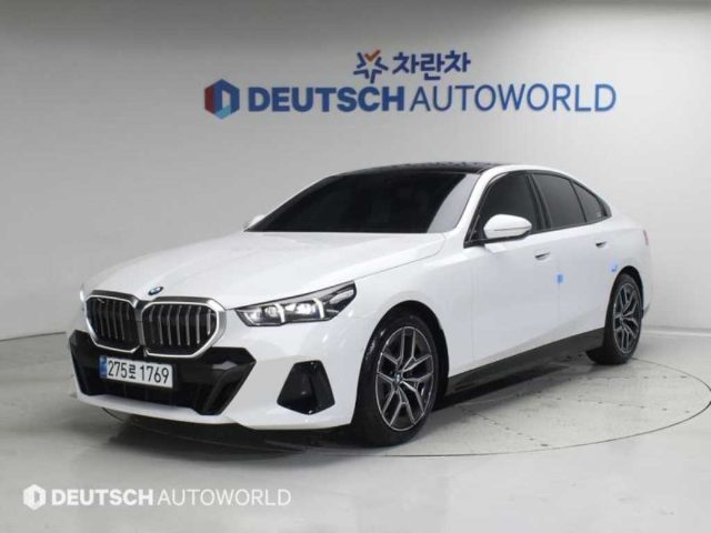 2025 BMW 5 Series (G60) 520i M 스포츠