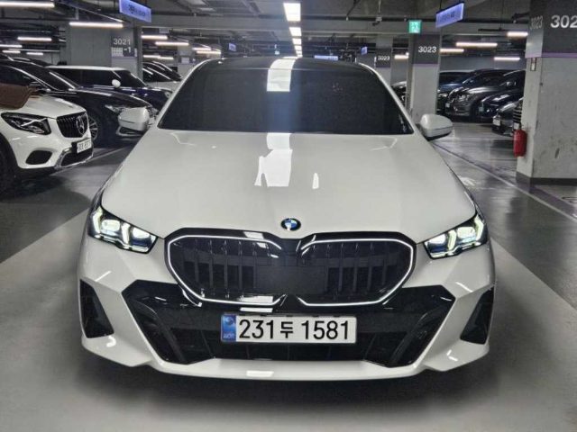 2025 BMW 5 Series (G60) 523d xDrive 기본형