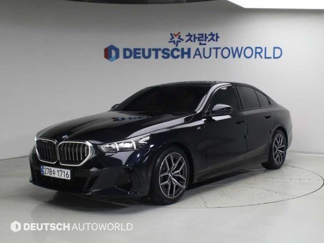 2025 BMW 5 Series (G60) 520i M 스포츠