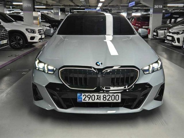 2025 BMW 5 Series (G60) 520i 스페셜 에디션