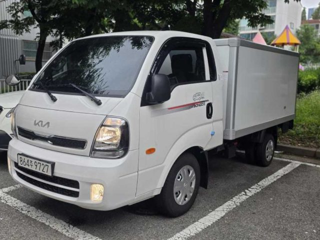 2026 Kia Bongo 3 1.0톤/킹캡/초장축 L라이트 저상내장탑
