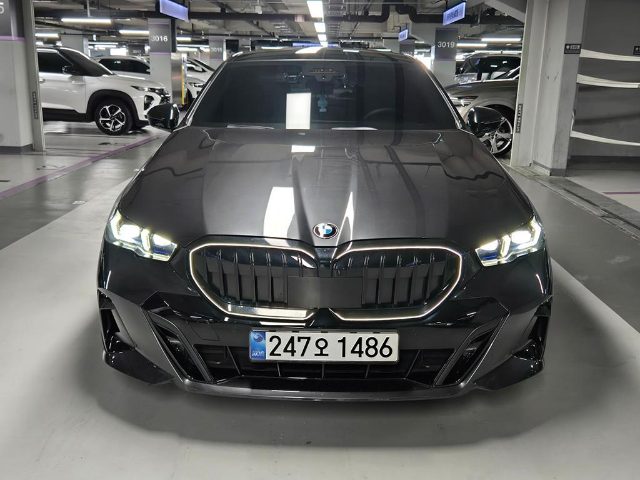 2025 BMW 5 Series (G60) 530i xDrive M 스포츠