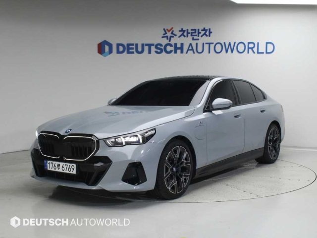 2024 BMW 5 Series (G60) 530e M 스포츠