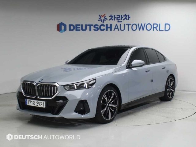 2024 BMW 5 Series (G60) 530i xDrive M 스포츠