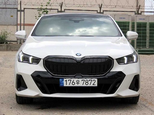 2024 BMW 5 Series (G60) 520i M 스포츠