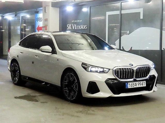 2024 BMW 5 Series (G60) 530e M 스포츠