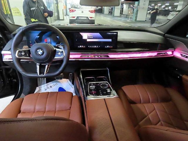 2025 BMW 7 Series (G70) 740i xDrive M 스포츠