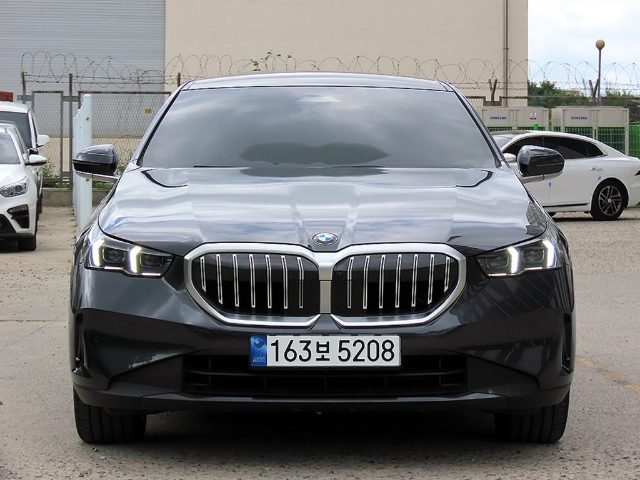 2024 BMW 5 Series (G60) 520i M 스포츠