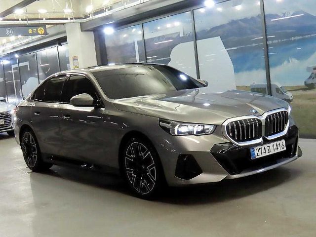 2025 BMW 5 Series (G60) 530e xDrive M 스포츠 프로